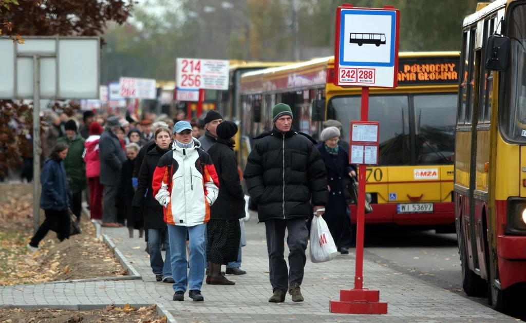 Wiele miast już od lat zapewnia darmową komunikację miejską 1 listopada