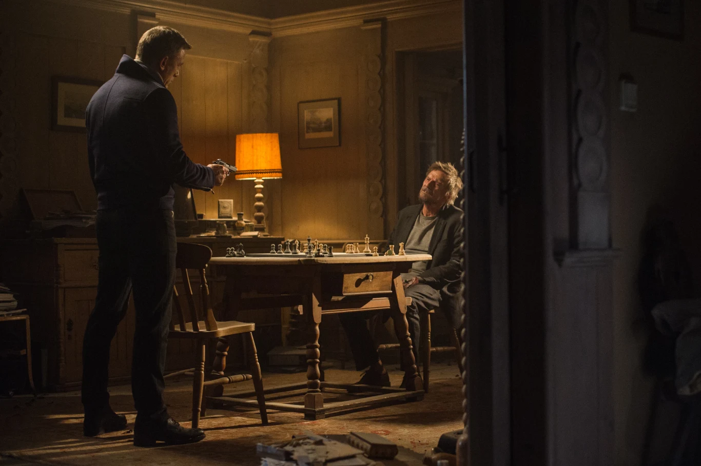 Daniel Craig i Jesper Christensen w filmie "Spectre"