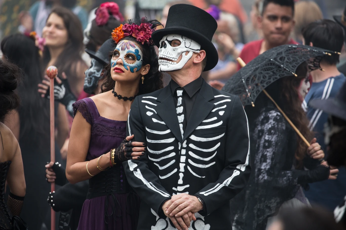 Stephanie Sigman (L) w filmie "Spectre"
