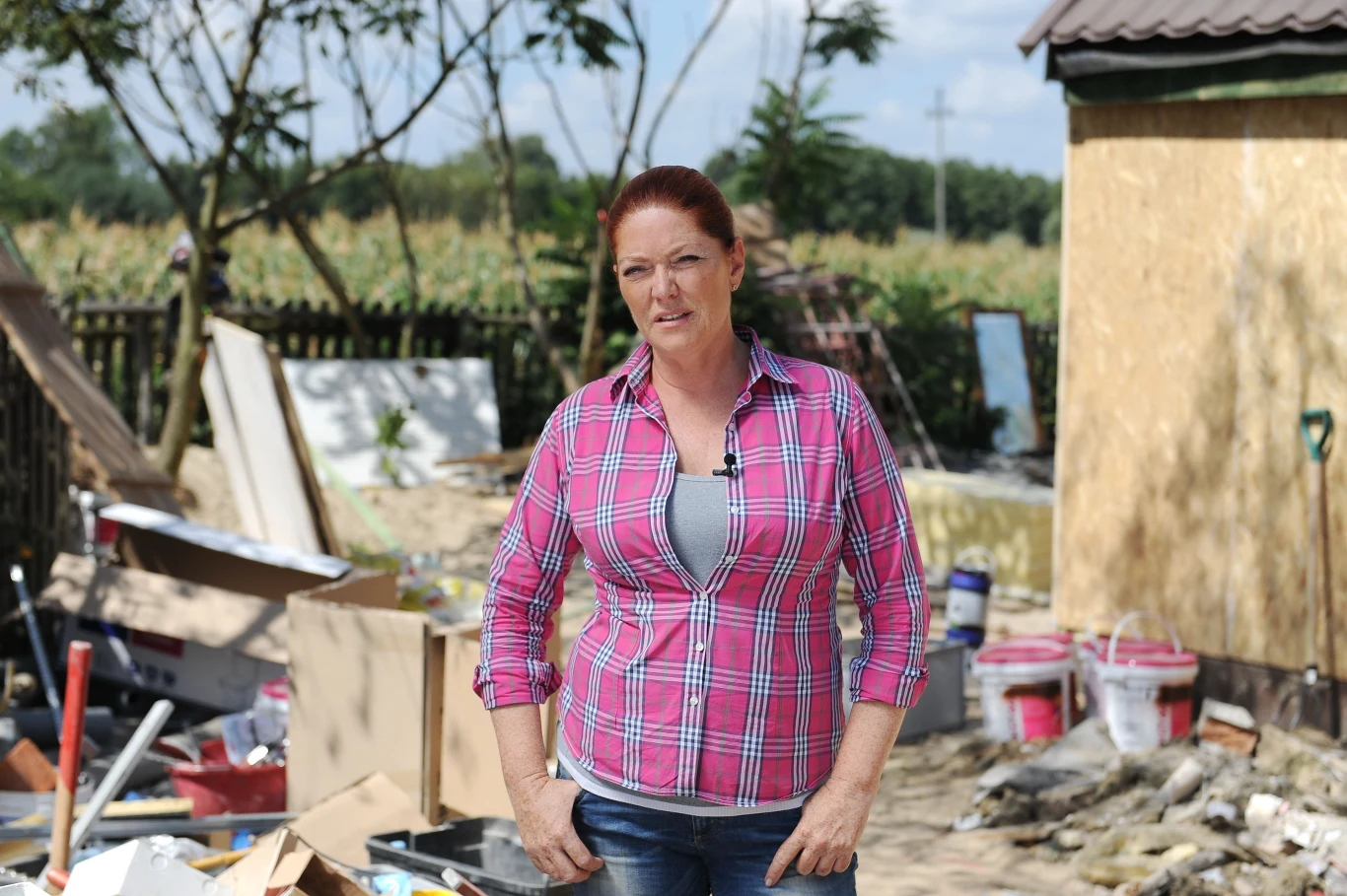 - Można szokować problemami i wchodzić "z butami" w życie ludzi, ale to byłoby nieetyczne - uważa Katarzyna Dowbor - Można szokować problemami i wchodzić "z butami" w życie ludzi, ale to byłoby nieetyczne - uważa Katarzyna Dowbor