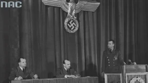 Uroczystość w Generalnym Gubernatorstwie z udziałem Hansa Franka (w środku)