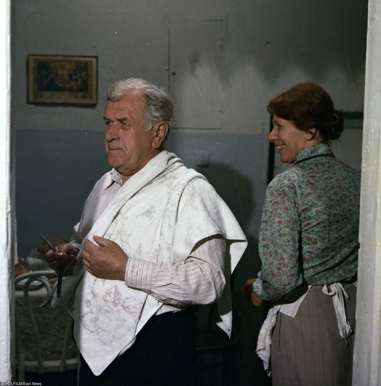 Inną wysoko ocenioną przez widzów rolą Kowalskiego był Ryszard Popiołek, dozorca domu przy Złotej - ze swoim pamiętnym powiedzeniem "Koniec świata!" - w serialu telewizyjnym "Dom", który Jan Łomnicki reżyserował od 1980 r.

 