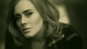 Adele w teledysku "Hello"