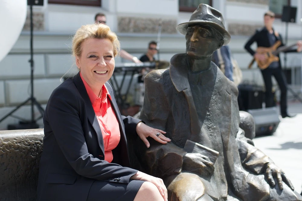 Hanna Zdanowska, prezydent Łodzi na ławeczce Tuwima