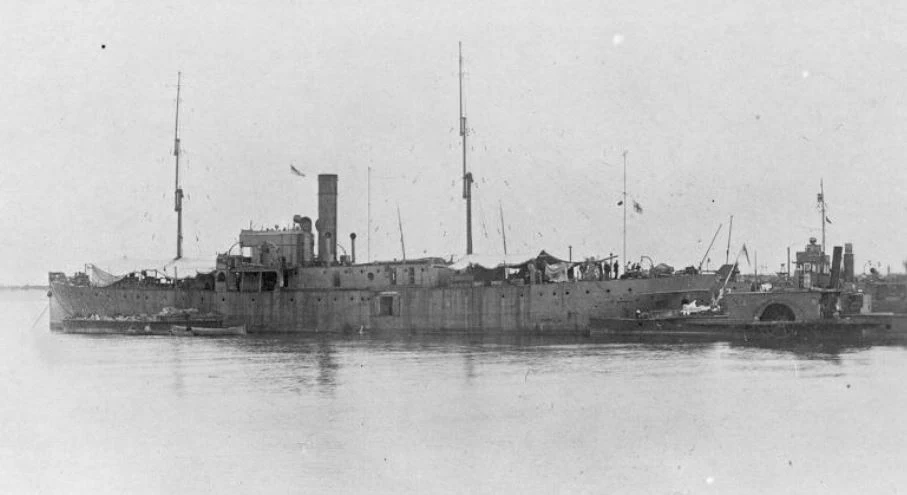 Okręt warsztatowy HMS "Hyderabad"