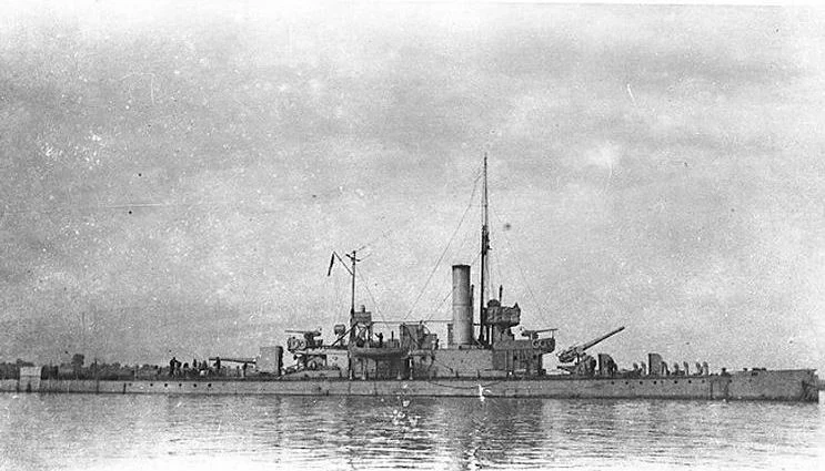 Zdekompletowana kanonierka HMS "Cockchafer"