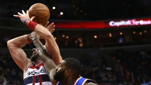 Marcin Gortat (z lewej) kontra Robin Lopez