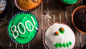 Halloweenowe czekoladowe muffinki ze śliwką kalifornijską