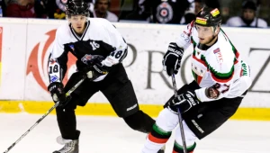 Hokeista GKS Tychy Bartłomiej Pociecha