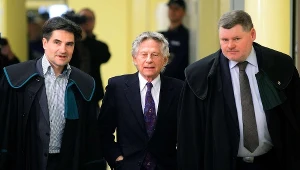 Roman Polański w towarzystwie swych obrońców