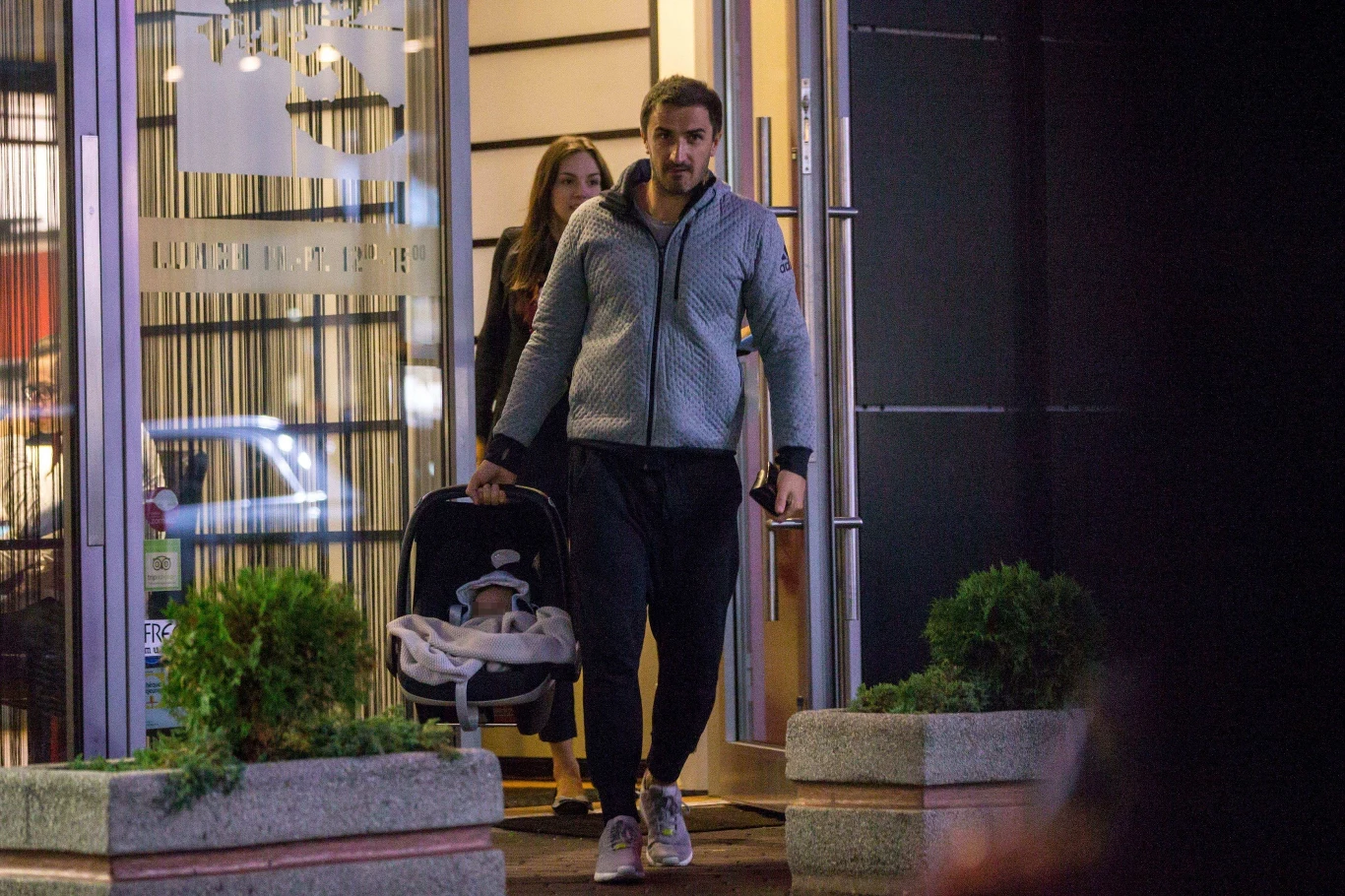 Paulina Krupińska i Sebastian Karpiel-Bułecka z córką