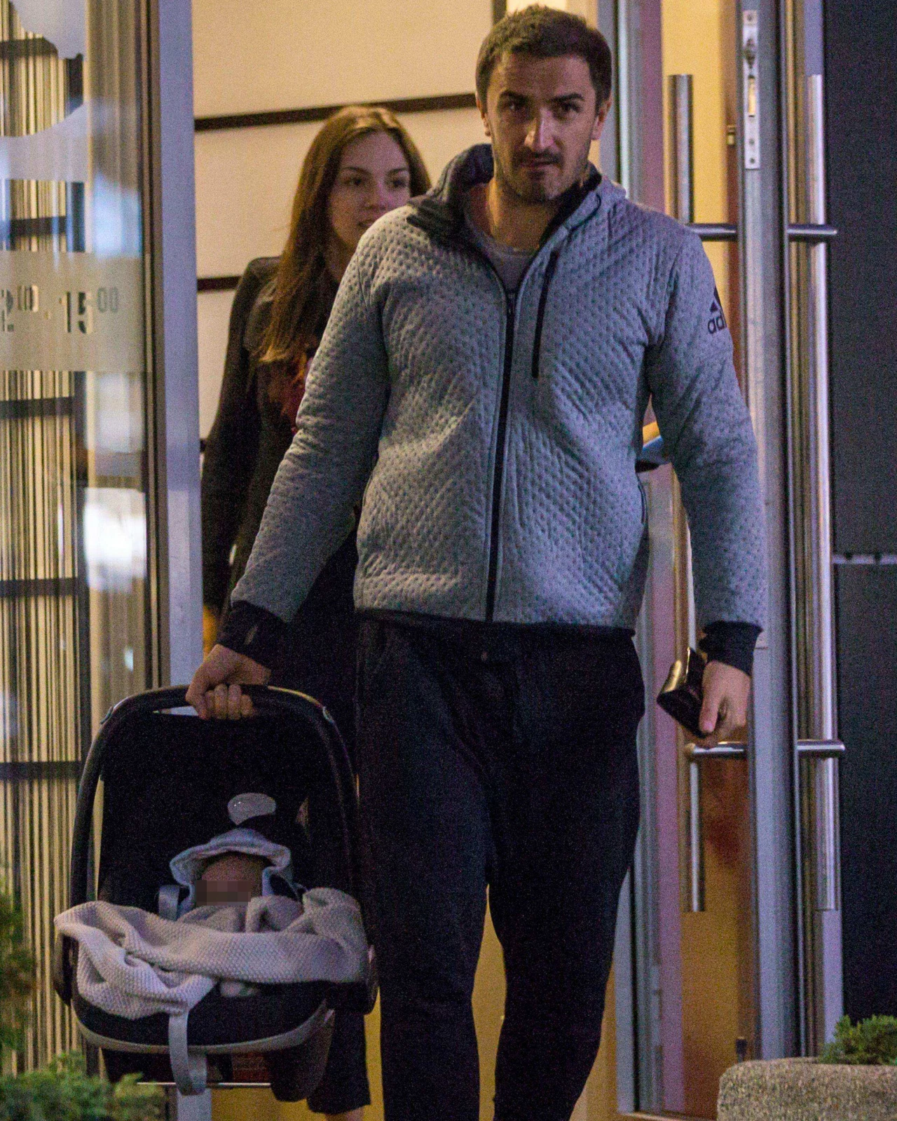 Paulina Krupińska i Sebastian Karpiel-Bułecka z córką