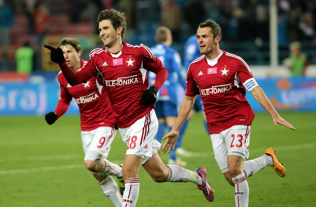 Semir Stilić (w środku) w Polsce był gwiazdą, a na Cyprze musi walczyć z upałami i konkurencją Semir Stilić (w środku) w Polsce był gwiazdą, a na Cyprze musi walczyć z upałami i konkurencją