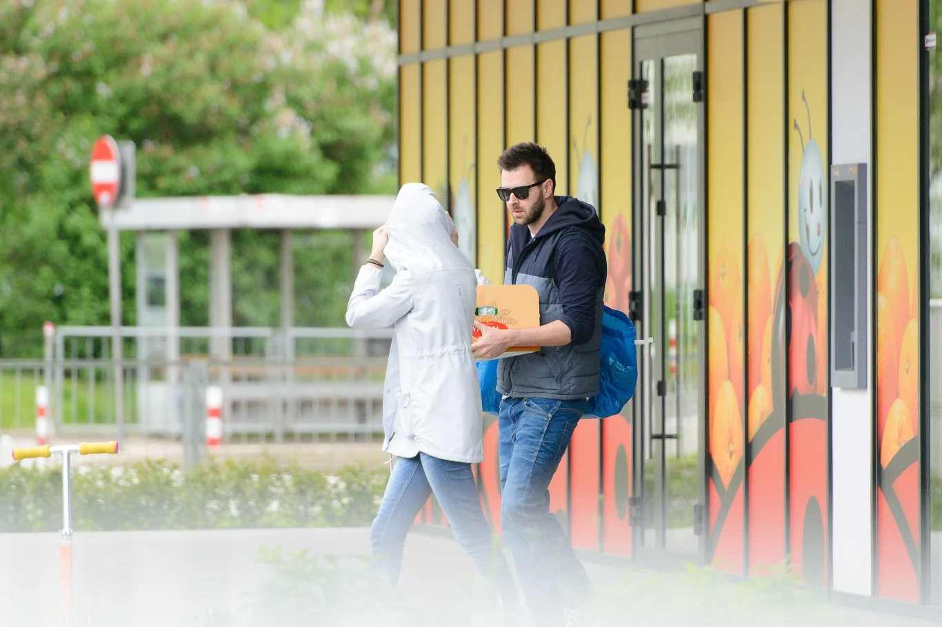 Choć chyba Aga nie była do końca zadowolona z obecności paparazzi! Choć chyba Aga nie była do końca zadowolona z obecności paparazzi!