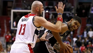 Marcin Gortat kontra Tim Duncan