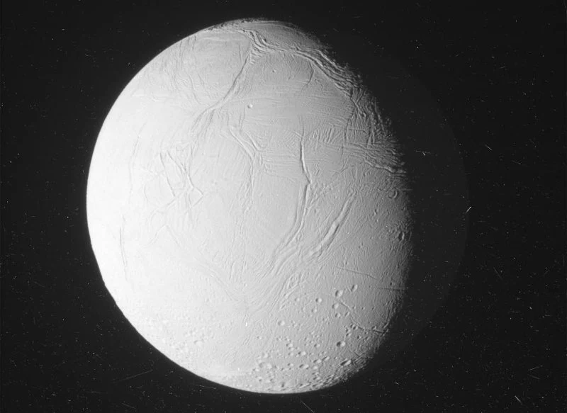 Cassini zbliża się do Enceladusa - 28.10.2015 Cassini zbliża się do Enceladusa - 28.10.2015
