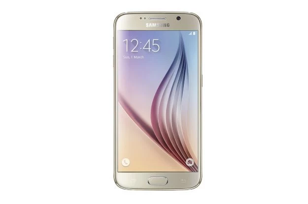 Na zdjęciu Galaxy S6 - czy jego następna w dniu premiery będzie tańszy niż poprzednik?