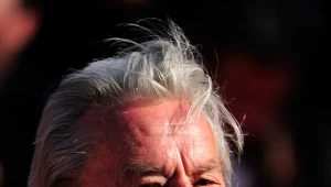 Mimo aktorskiej emerytury, Delon wciąż jest gościem na festiwalu w Cannes. Tutaj podczas gali w 2013 roku.