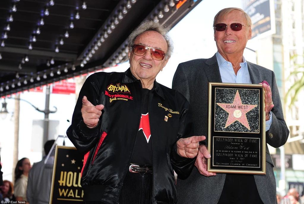 George Barris i grający Batmana w serialu z lat 60-tych Adam West (z prawej)