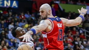 Marcin Gortat (czerwony strój)