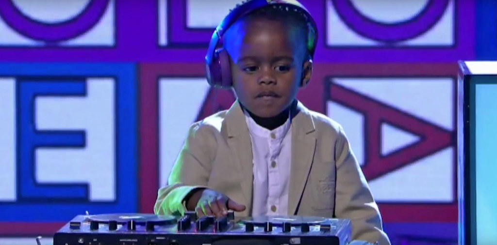 DJ Arch Jnr. w finale "Mam Talent" RPA / Youtube / e.tv