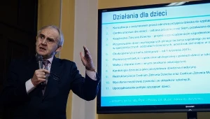 Minister zdrowia Marian Zembala podczas konferencji prasowej w Warszawie