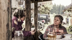 Agnieszka Holland (L) i Agnieszka Mandat (P) na planie "Pokotu"
