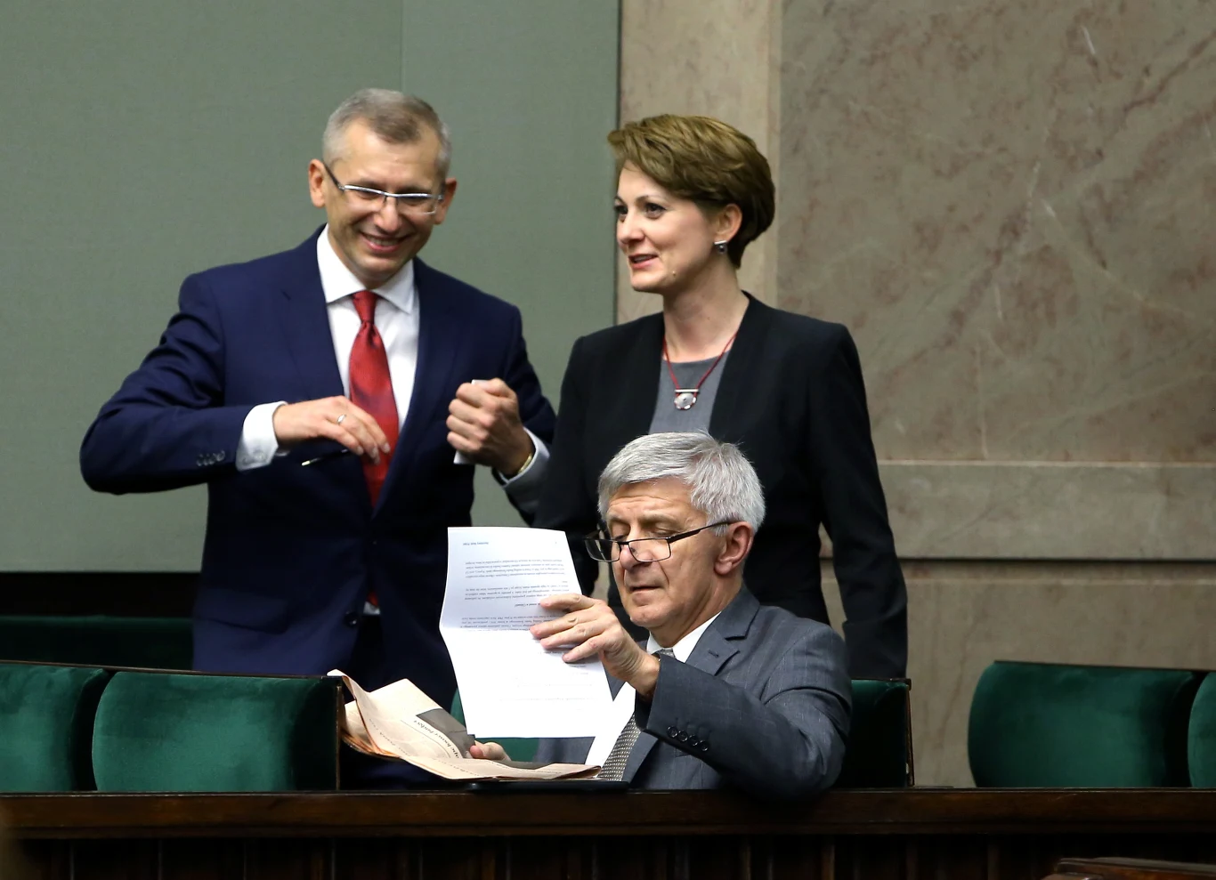 Prezes NIK Krzysztof Kwiatkowski i prezes NBP Marek Belka na sali obrad