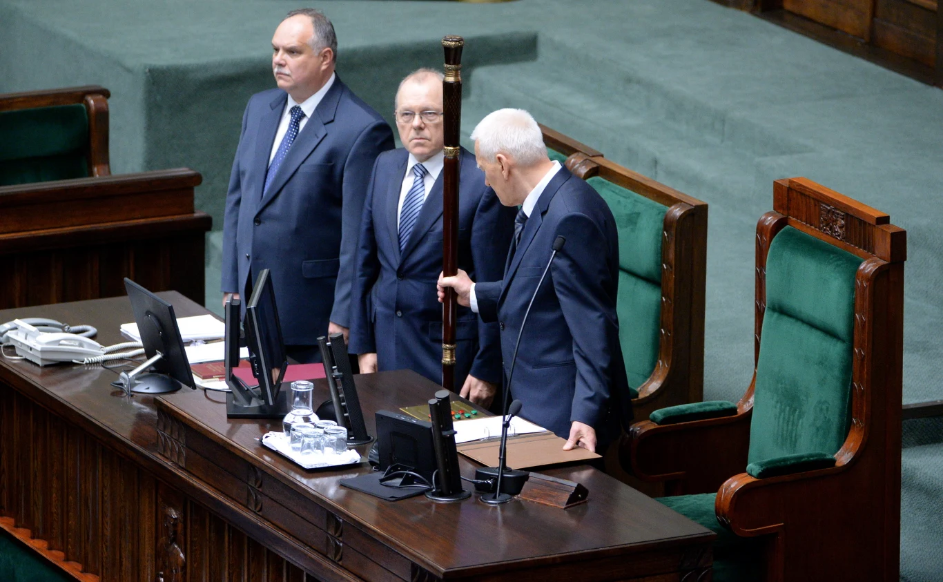 Marszałek senior Kornel Morawiecki otwiera pierwsze posiedzenie Sejmu VIII kadencji