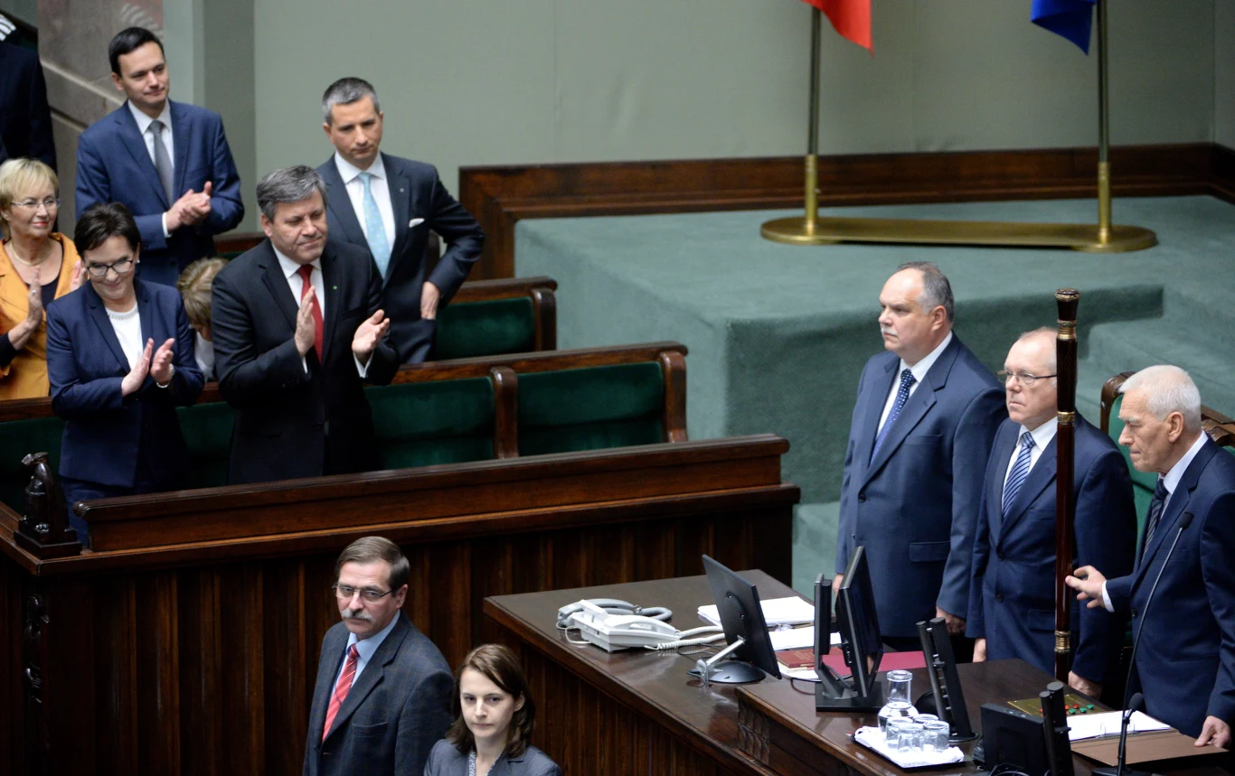  Marszałek senior Kornel Morawiecki otwiera pierwsze posiedzenie Sejmu VIII kadencji