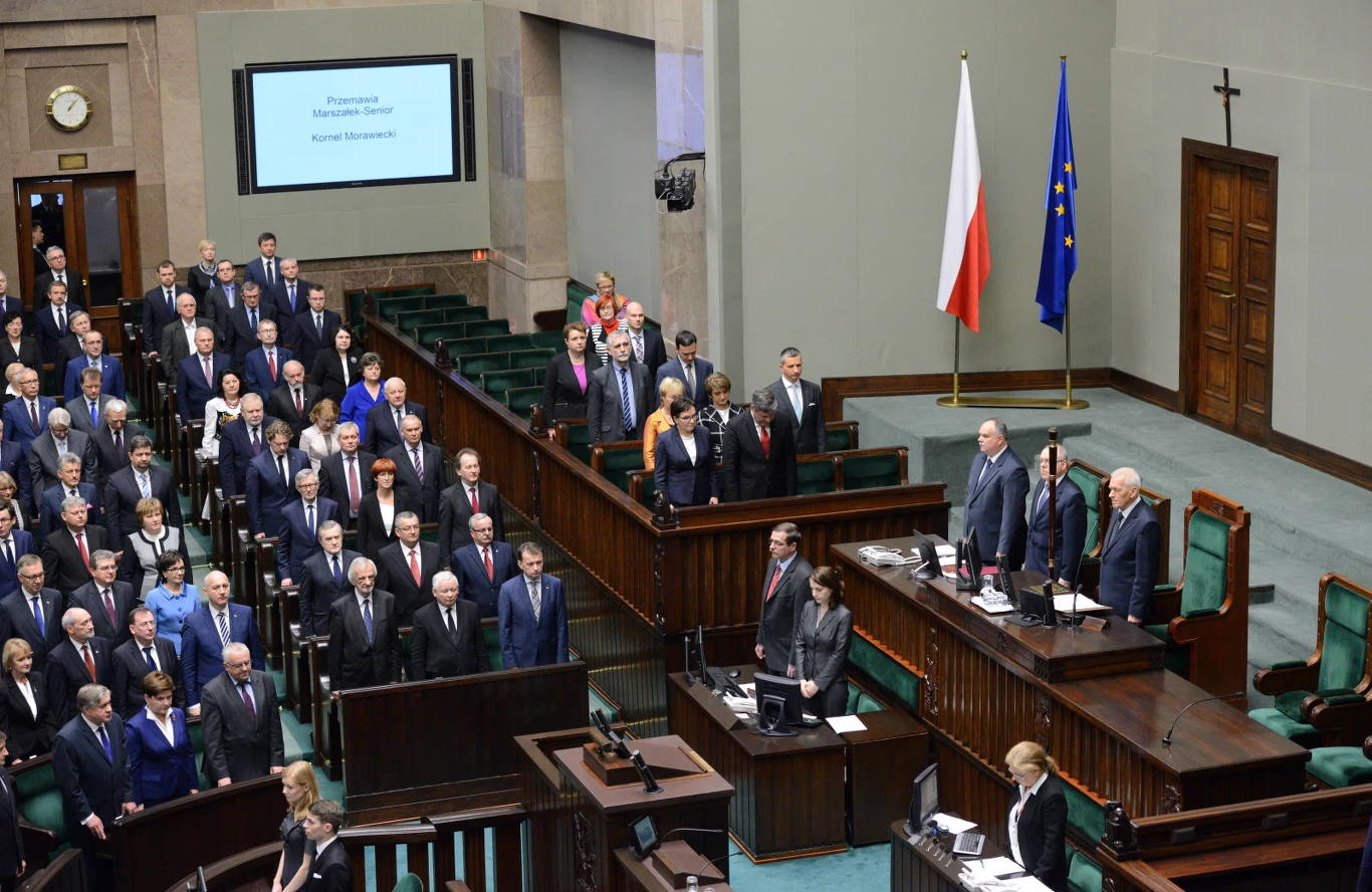 Posłowie uczcili zmarłych parlamentarzystów podczas pierwszego posiedzenia Sejmu VIII kadencji
