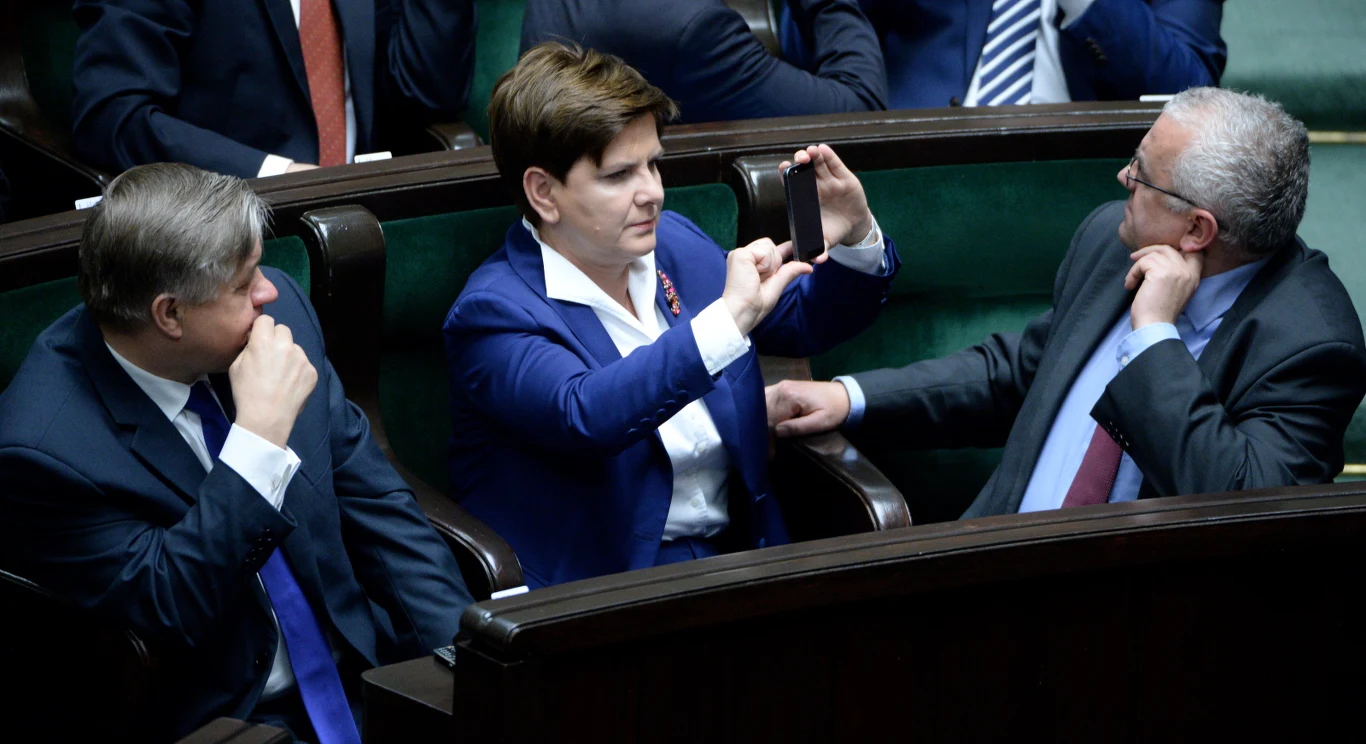 Od lewej, posłowie PiS: Krzysztof Jurgiel, Beata Szydło i Adam Lipiński podczas pierwszego posiedzenia Sejmu VIII kadencji