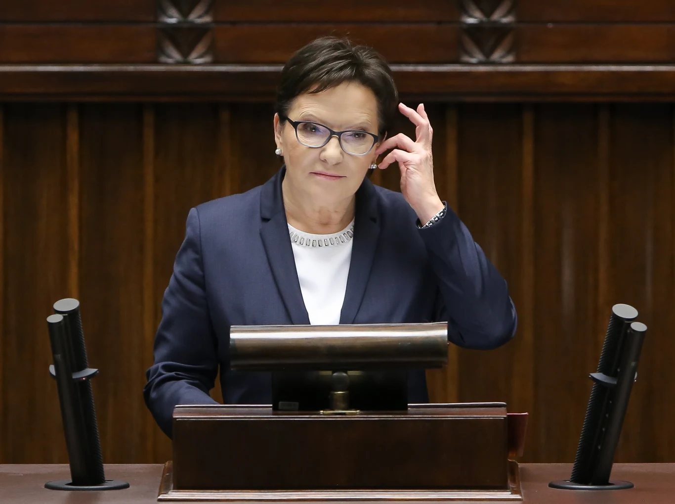 Ustępująca premier Ewa Kopacz składa dymisję rządu, podczas pierwszego posiedzenia Sejmu VIII kadencji