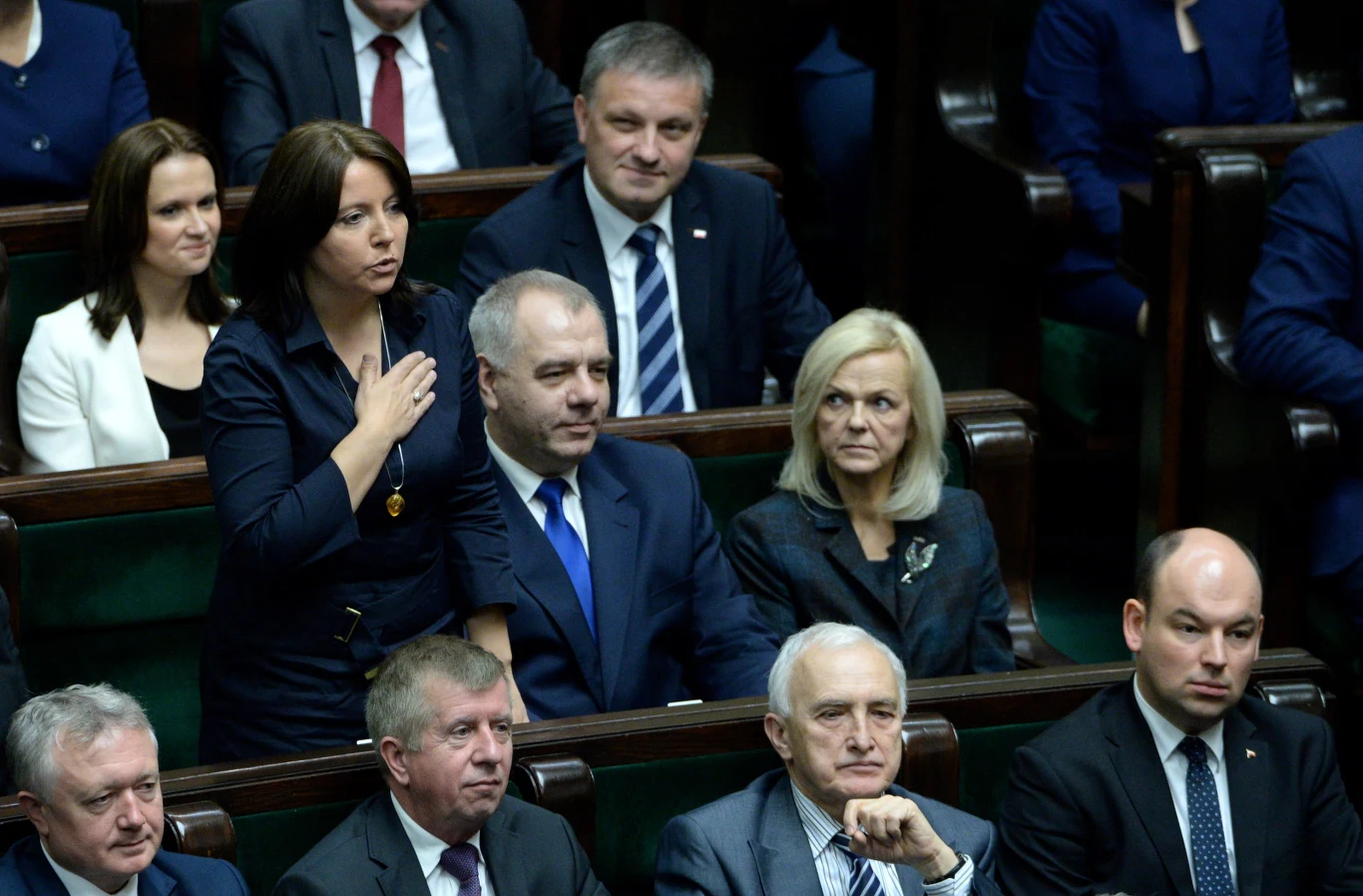 Joanna Lichocka (L) składa ślubowanie poselskie, podczas pierwszego posiedzenia Sejmu VIII kadencji