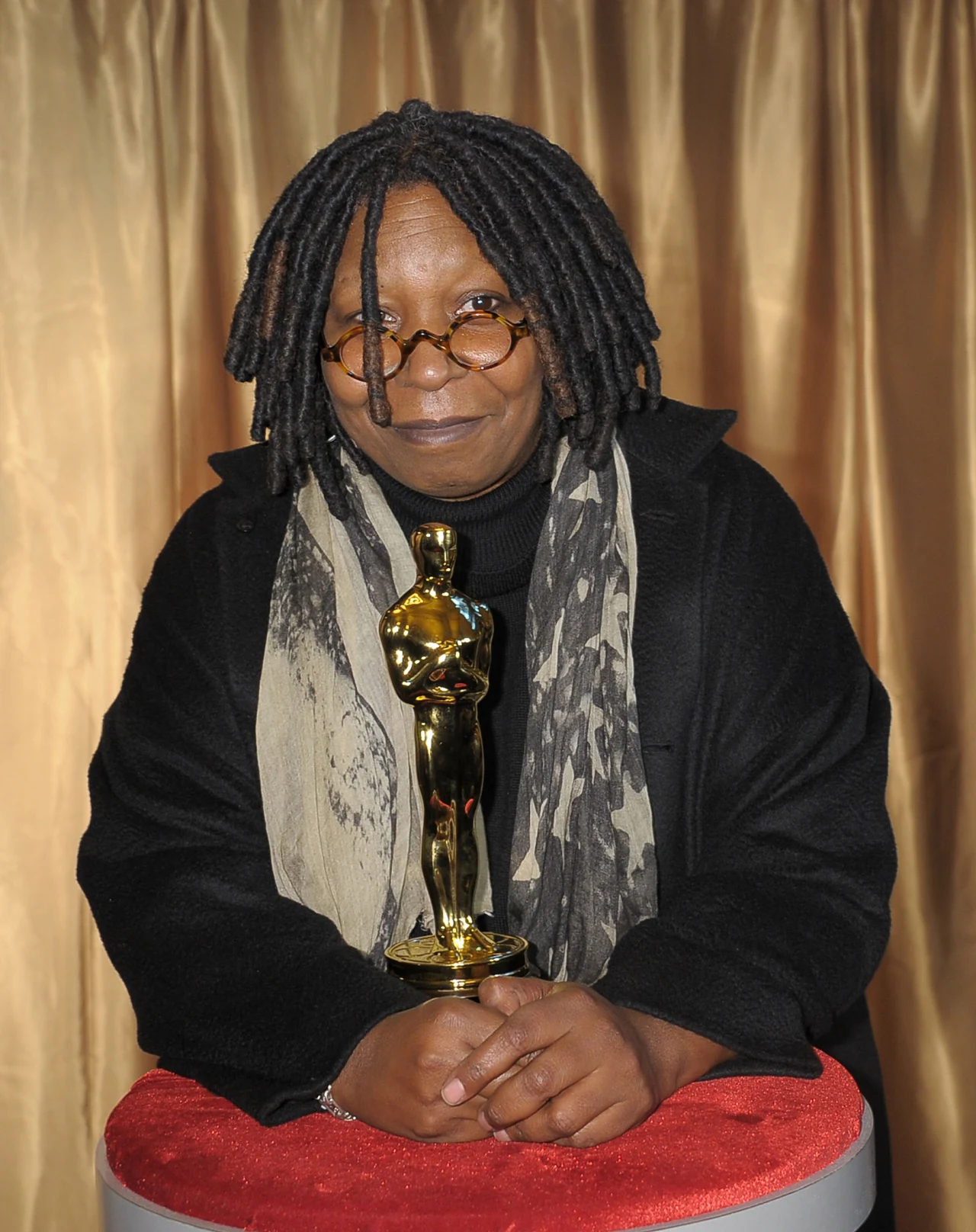 Whoopi Goldberg jest jedną z nielicznych osób, które mają na koncie Oscara, Grammy, statuetkę Tony oraz nagrodę Emmy.