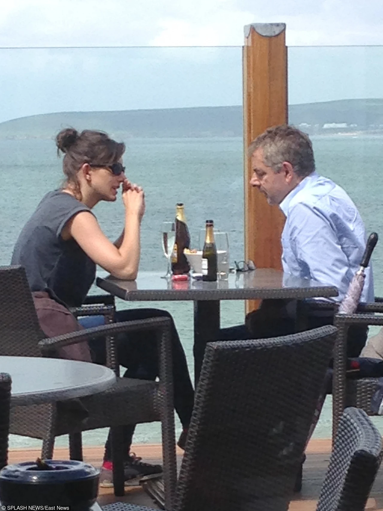 Rowan Atkinson na spotkaniu z Louise Ford