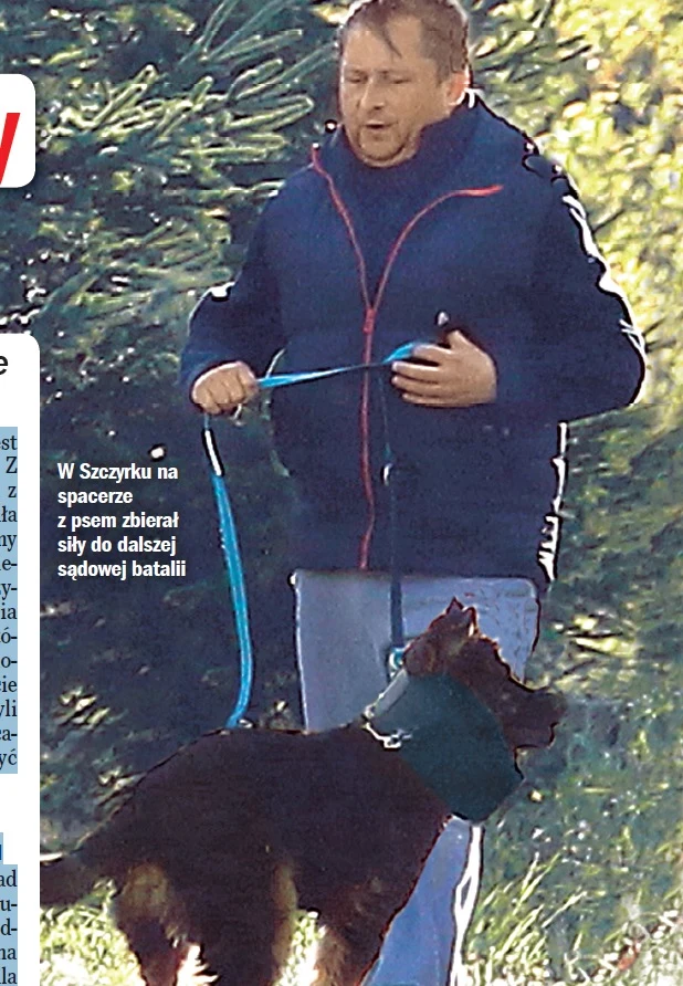 Kamil z psem na spacerze (Źródło: Życie na Gorąco)