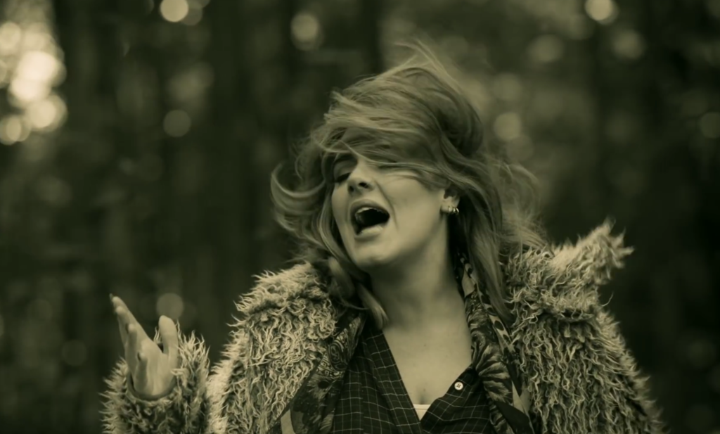 Adele w teledysku "Hello"