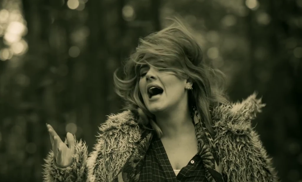 Adele w teledysku "Hello"