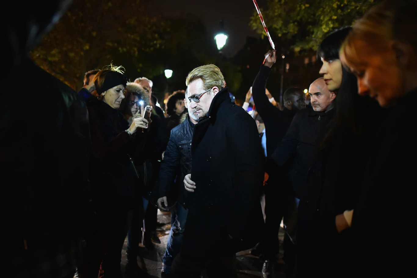 W zamachach w Paryżu zginęło co najmniej 129 osób, a ponad 350 jest rannych. Najwięcej ofiar znaleziono właśnie w klubie Bataclan