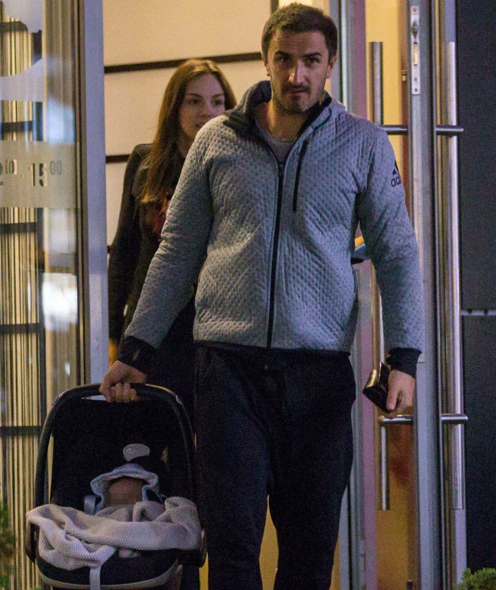 Paulina Krupińska i Sebastian Karpiel-Bułecka z córką Paulina Krupińska i Sebastian Karpiel-Bułecka z córką