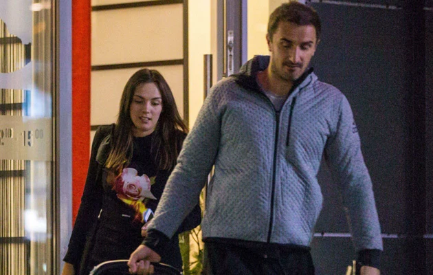 Paulina Krupińska i Sebastian Karpiel-Bułecka chętnie chodzą na spacery z córką Paulina Krupińska i Sebastian Karpiel-Bułecka chętnie chodzą na spacery z córką