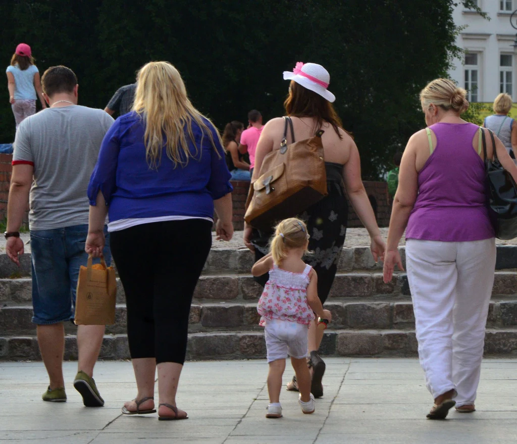 Polska rodzina na ulicach Warszawy Polska rodzina na ulicach Warszawy