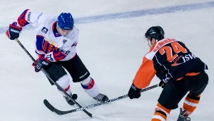 Michał Działo (z lewej) z Polonii Bytom i Tomas Semrad z JKH GKS-u Jastrzębie