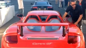 Paul Walker wsiada do Porsche Carrera GT