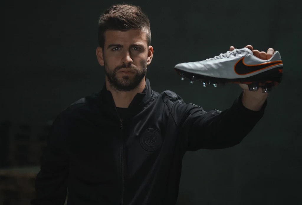 Gerard Pique i jego nowe Nike Tiempo 6