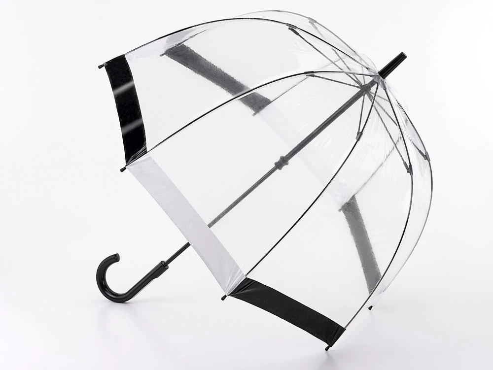 Widzieć i być widocznym! W roku 1967 Fulton, wprowadził przezroczyste parasole w kształcie ptasiego gniazda. Wkrótce zainteresowała się nimi Królowa Matka. Od tego czasu parasole Birdcage są ulubionymi parasolami Ich Królewskich Mości. Ceny od 113 zł Widzieć i być widocznym! W roku 1967 Fulton, wprowadził przezroczyste parasole w kształcie ptasiego gniazda. Wkrótce zainteresowała się nimi Królowa Matka. Od tego czasu parasole Birdcage są ulubionymi parasolami Ich Królewskich Mości. Ceny od 113 zł