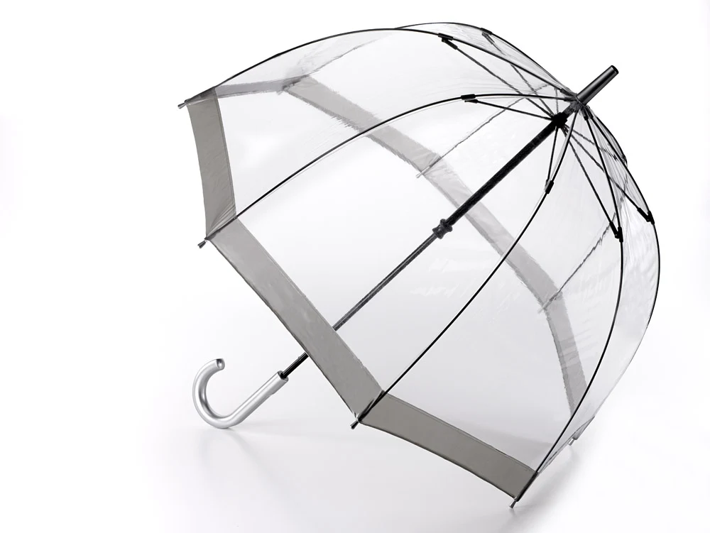 Widzieć i być widocznym! W roku 1967 Fulton, wprowadził przezroczyste parasole w kształcie ptasiego gniazda. Wkrótce zainteresowała się nimi Królowa Matka. Od tego czasu parasole Birdcage są ulubionymi parasolami Ich Królewskich Mości. Ceny od 113 zł Widzieć i być widocznym! W roku 1967 Fulton, wprowadził przezroczyste parasole w kształcie ptasiego gniazda. Wkrótce zainteresowała się nimi Królowa Matka. Od tego czasu parasole Birdcage są ulubionymi parasolami Ich Królewskich Mości. Ceny od 113 zł