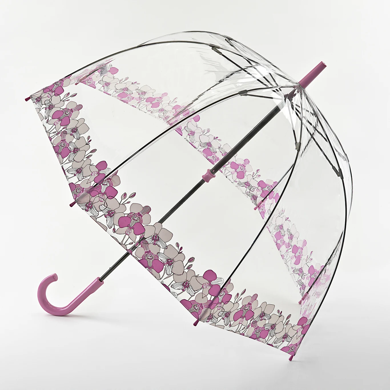 Widzieć i być widocznym! W roku 1967 Fulton, wprowadził przezroczyste parasole w kształcie ptasiego gniazda. Wkrótce zainteresowała się nimi Królowa Matka. Od tego czasu parasole Birdcage są ulubionymi parasolami Ich Królewskich Mości. Ceny od 113 zł Widzieć i być widocznym! W roku 1967 Fulton, wprowadził przezroczyste parasole w kształcie ptasiego gniazda. Wkrótce zainteresowała się nimi Królowa Matka. Od tego czasu parasole Birdcage są ulubionymi parasolami Ich Królewskich Mości. Ceny od 113 zł