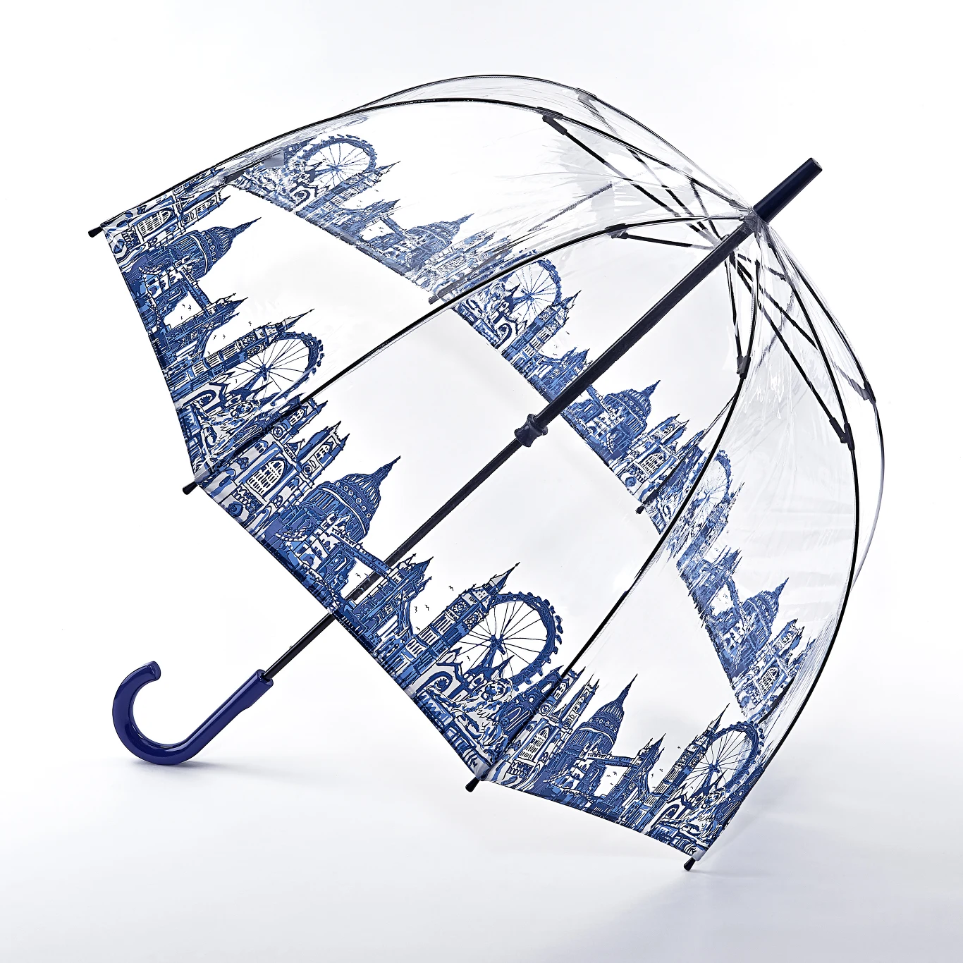 Widzieć i być widocznym! W roku 1967 Fulton, wprowadził przezroczyste parasole w kształcie ptasiego gniazda. Wkrótce zainteresowała się nimi Królowa Matka. Od tego czasu parasole Birdcage są ulubionymi parasolami Ich Królewskich Mości. Ceny od 113 zł Widzieć i być widocznym! W roku 1967 Fulton, wprowadził przezroczyste parasole w kształcie ptasiego gniazda. Wkrótce zainteresowała się nimi Królowa Matka. Od tego czasu parasole Birdcage są ulubionymi parasolami Ich Królewskich Mości. Ceny od 113 zł